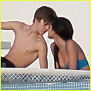 selena-gomez-justin-bieber-kissing.jpg